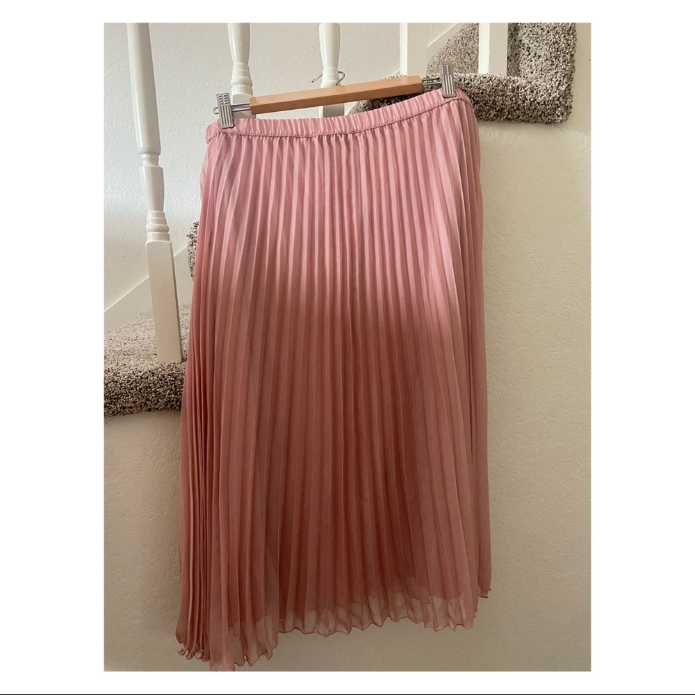 Pleated Pink Midi Skirt